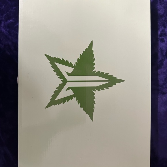 💚NWT JEFFREE STAR 4/20 LIMITED EDITION GREEN LEAF MIRROR - Picture 7 of 7